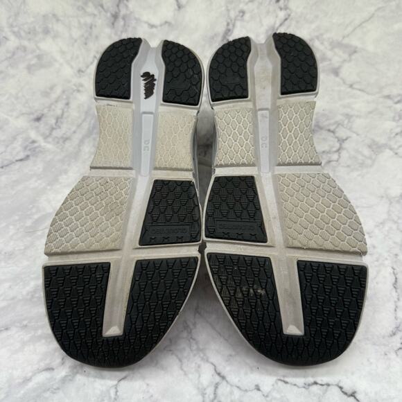 On Running Athletic Shoes White and Black Cloud Cushioning. Size 10. - Picture 7 of 9